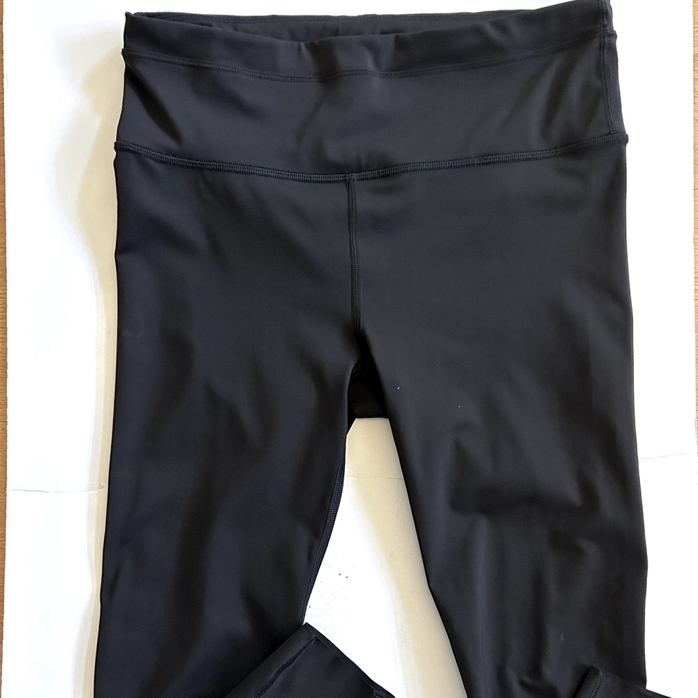 Black Athleta Accelerate leggings.